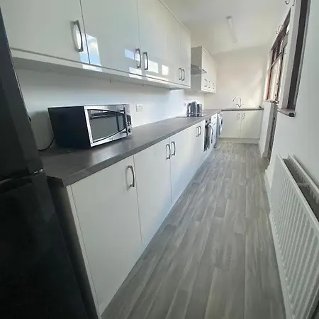 Modern 3 Bedroom House Close To The City Centre Belfast Exterior photo