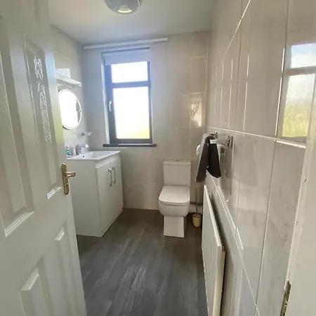 Modern 3 Bedroom House Close To The City Centre Belfast Exterior photo