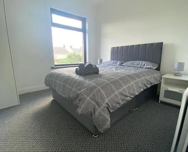 Modern 3 Bedroom House Close To The City Centre