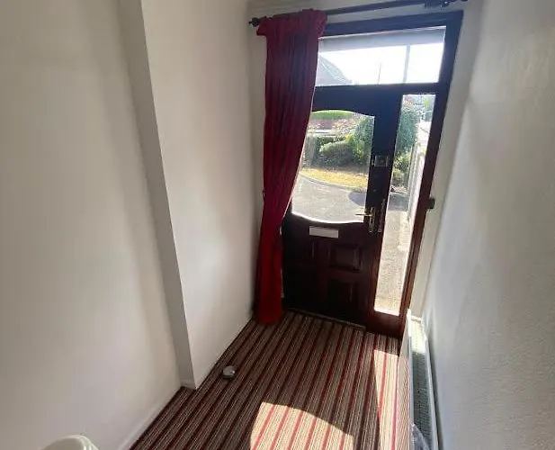Modern 3 Bedroom House Close To The City Centre